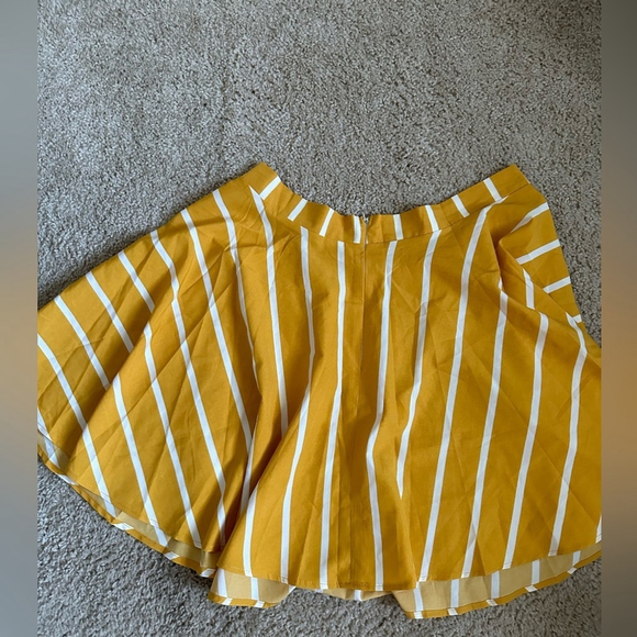 Yellow mini skirt set XL - Picture 4 of 9
